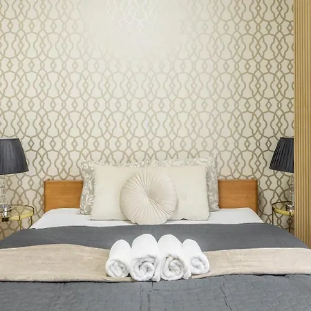 Exclusive Duplex Penthouse In The Heart Of דירה *